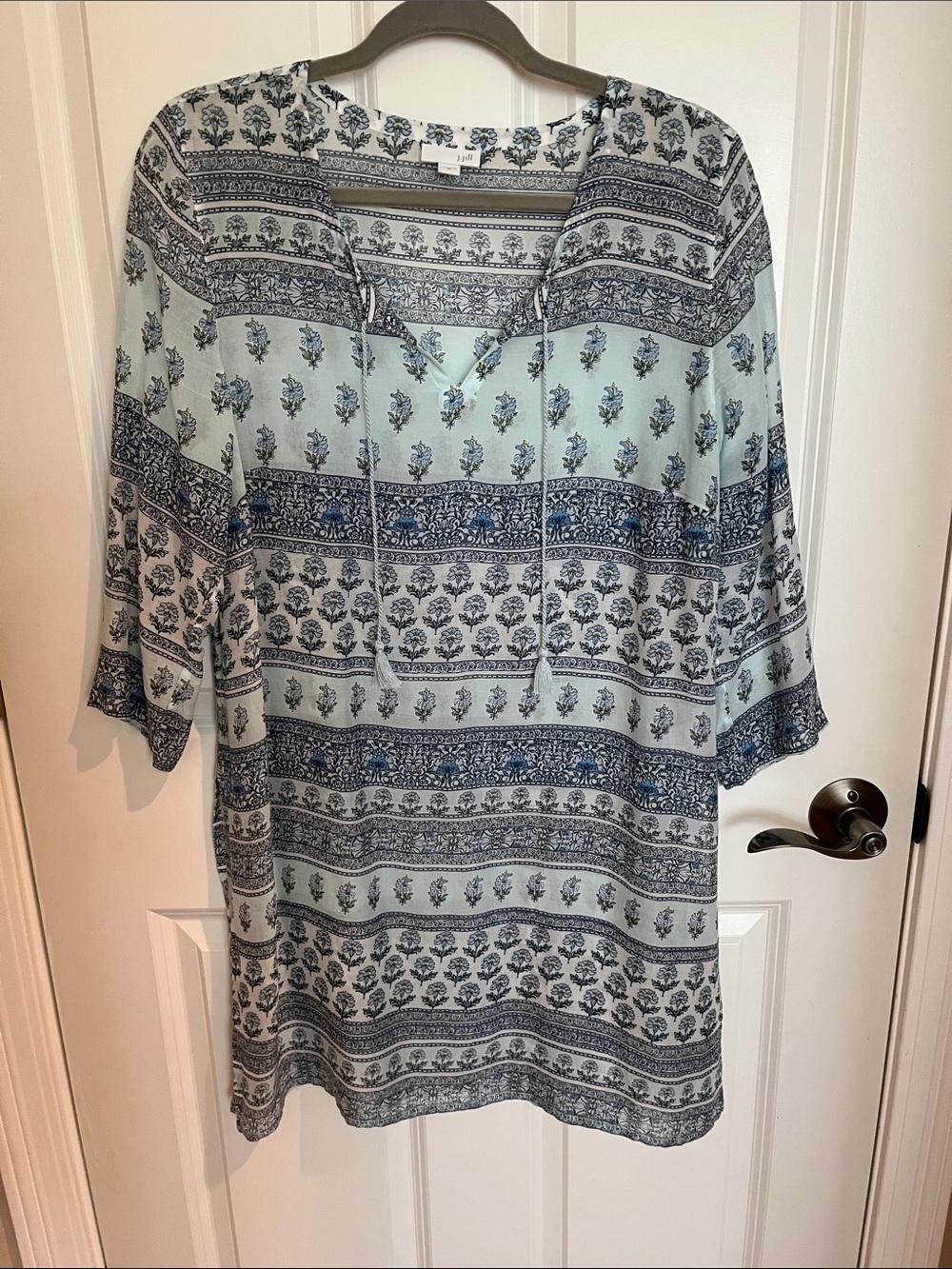 Beautiful silky, lightweight tunic, J Jill